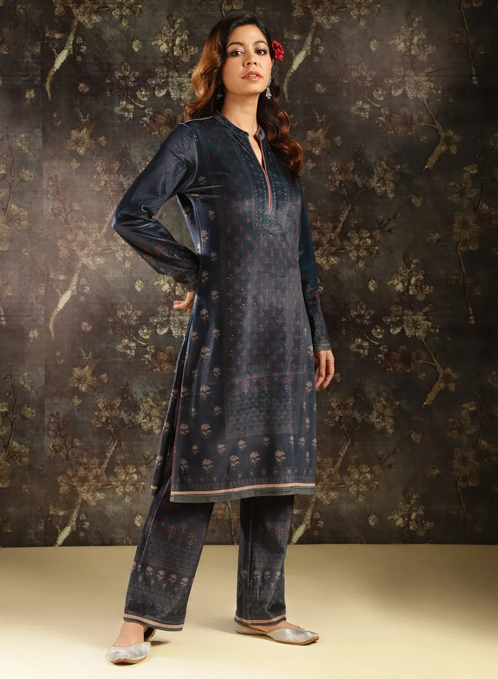 Blue Printed Velvet Kurta Set for Women with Geometric Motifs (With Dupatta)