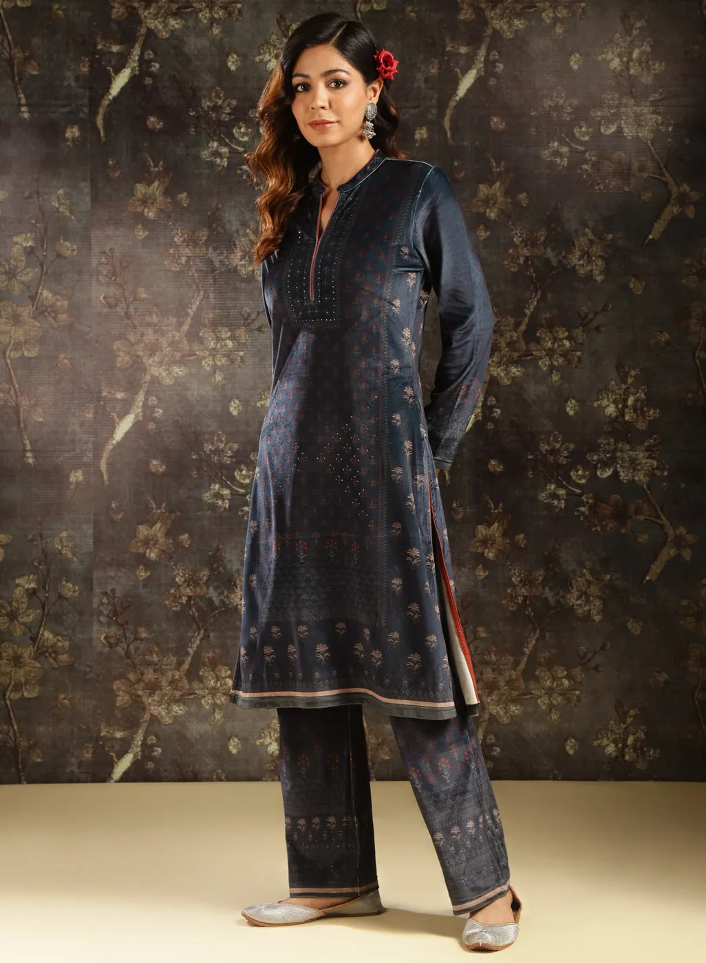 Blue Printed Velvet Kurta Set for Women with Geometric Motifs (With Dupatta)