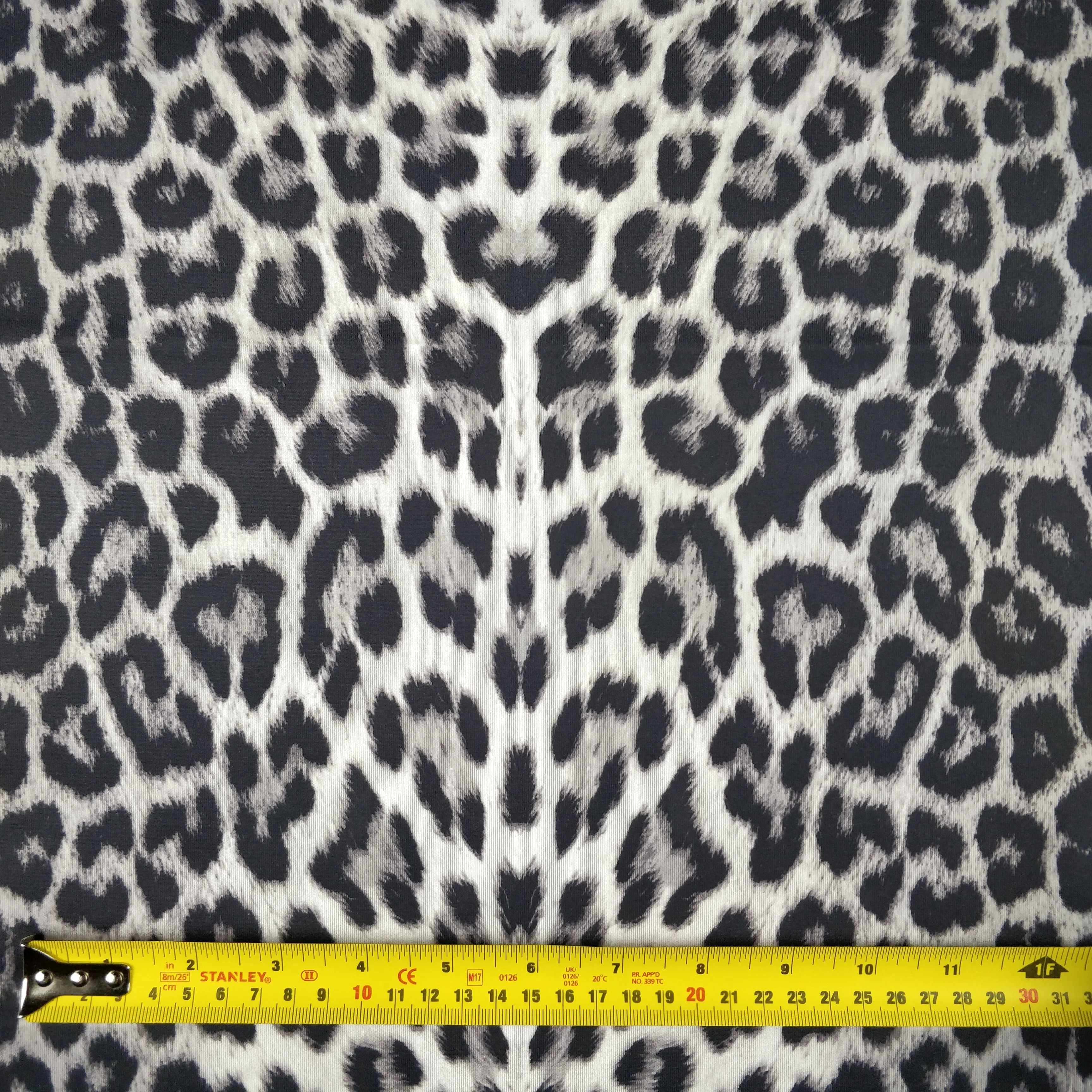 FS005_4 Black White Leopard