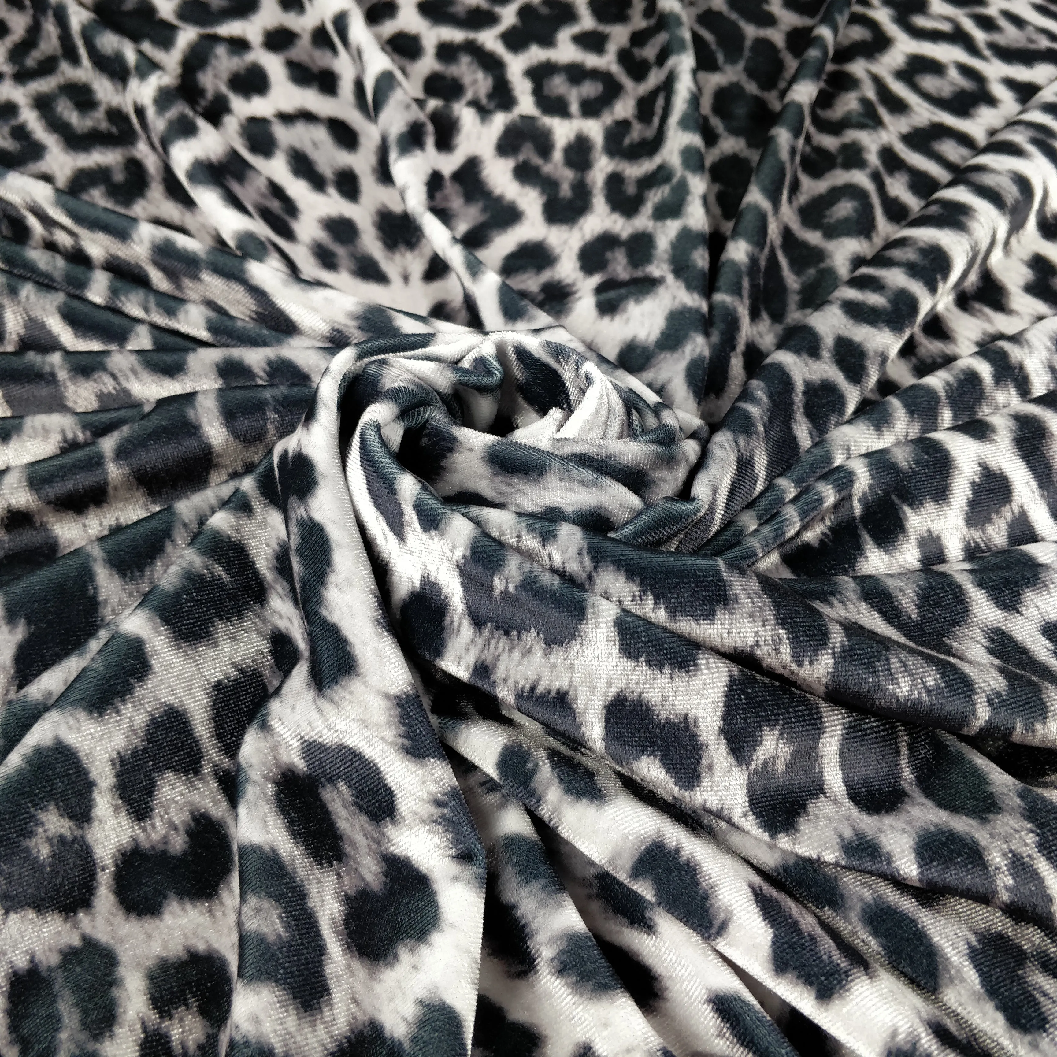 FS005_4 Black White Leopard