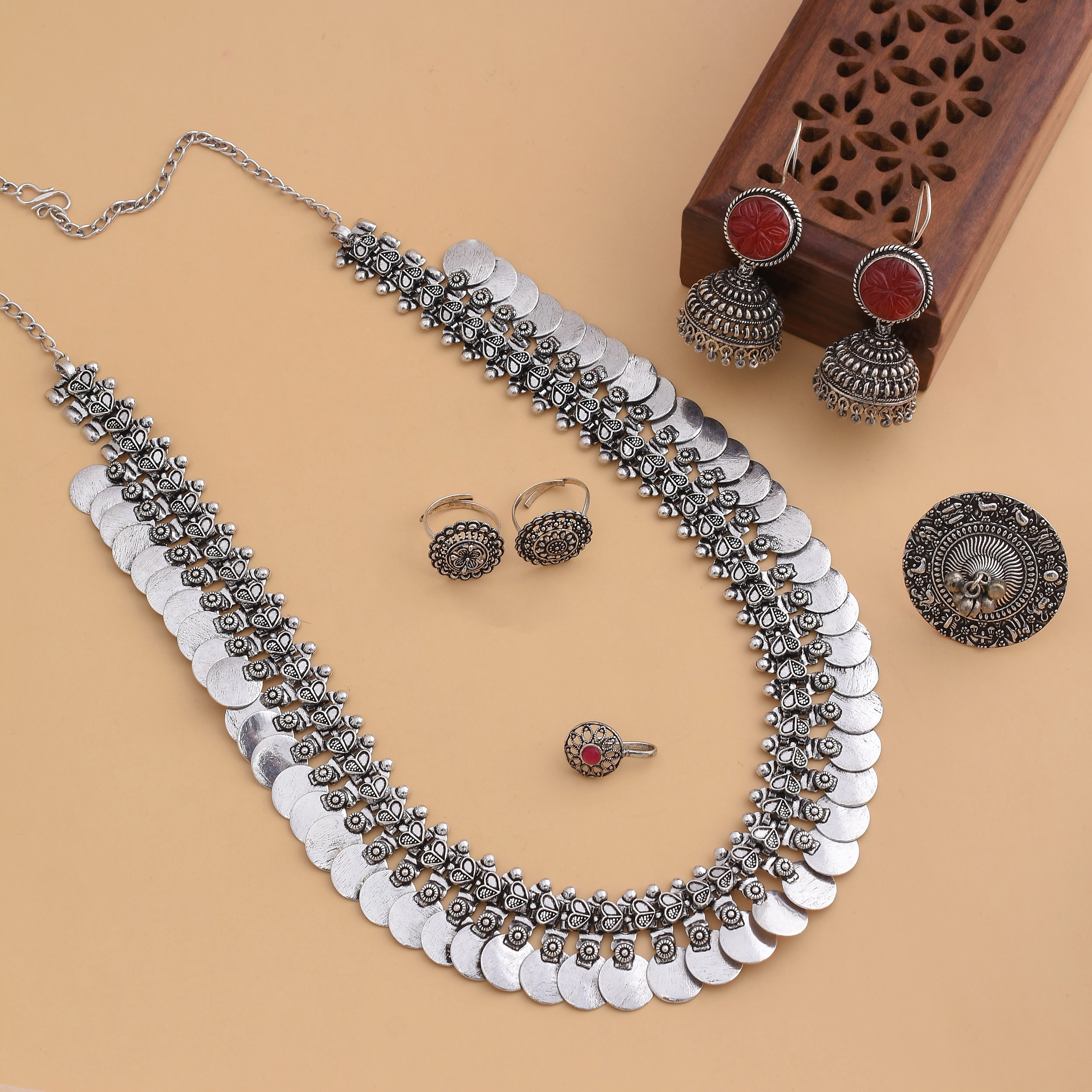 Geetika Kolhapuri Necklace Set