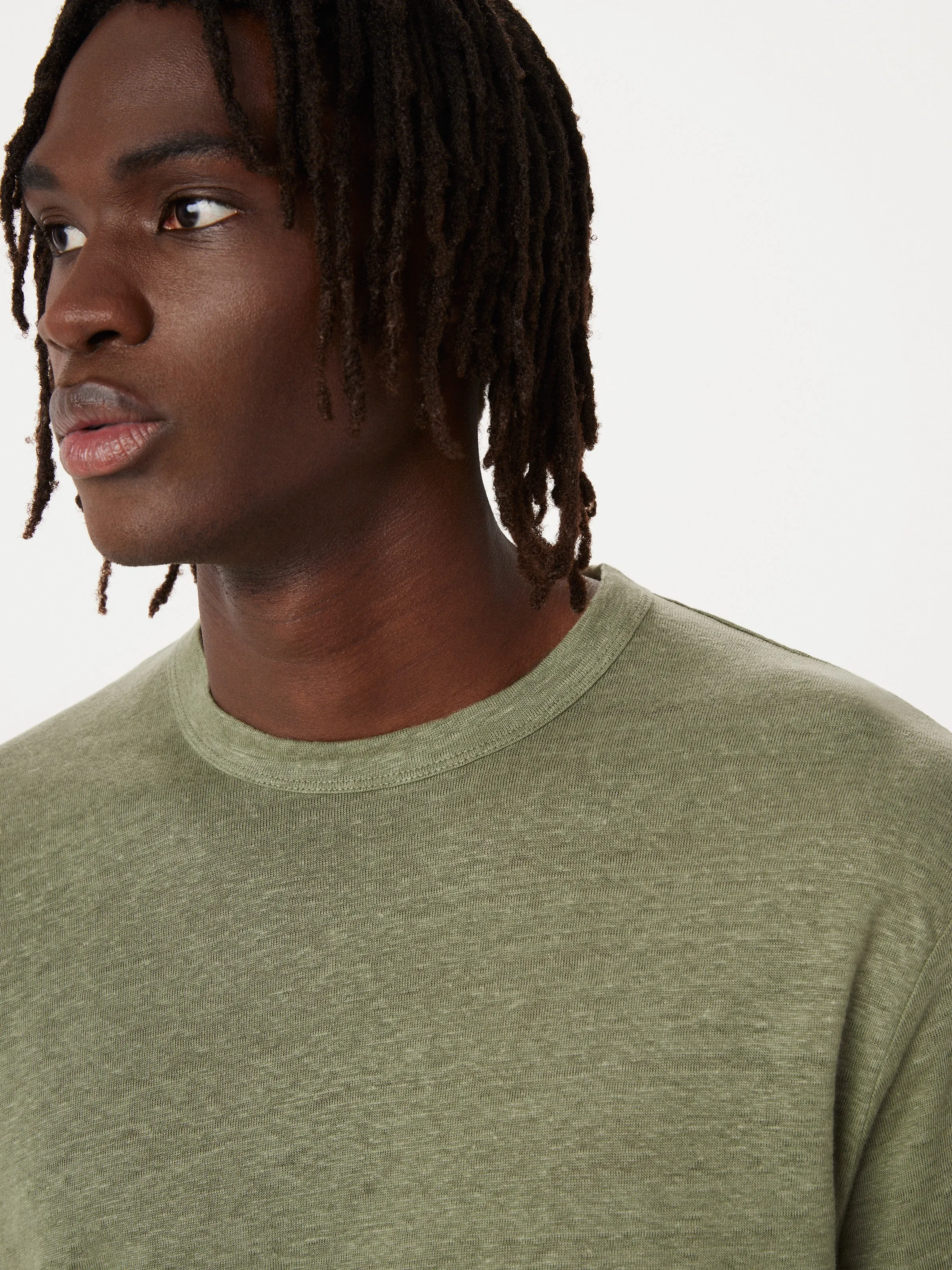 The Long Sleeve Linen T-Shirt in Olive Green