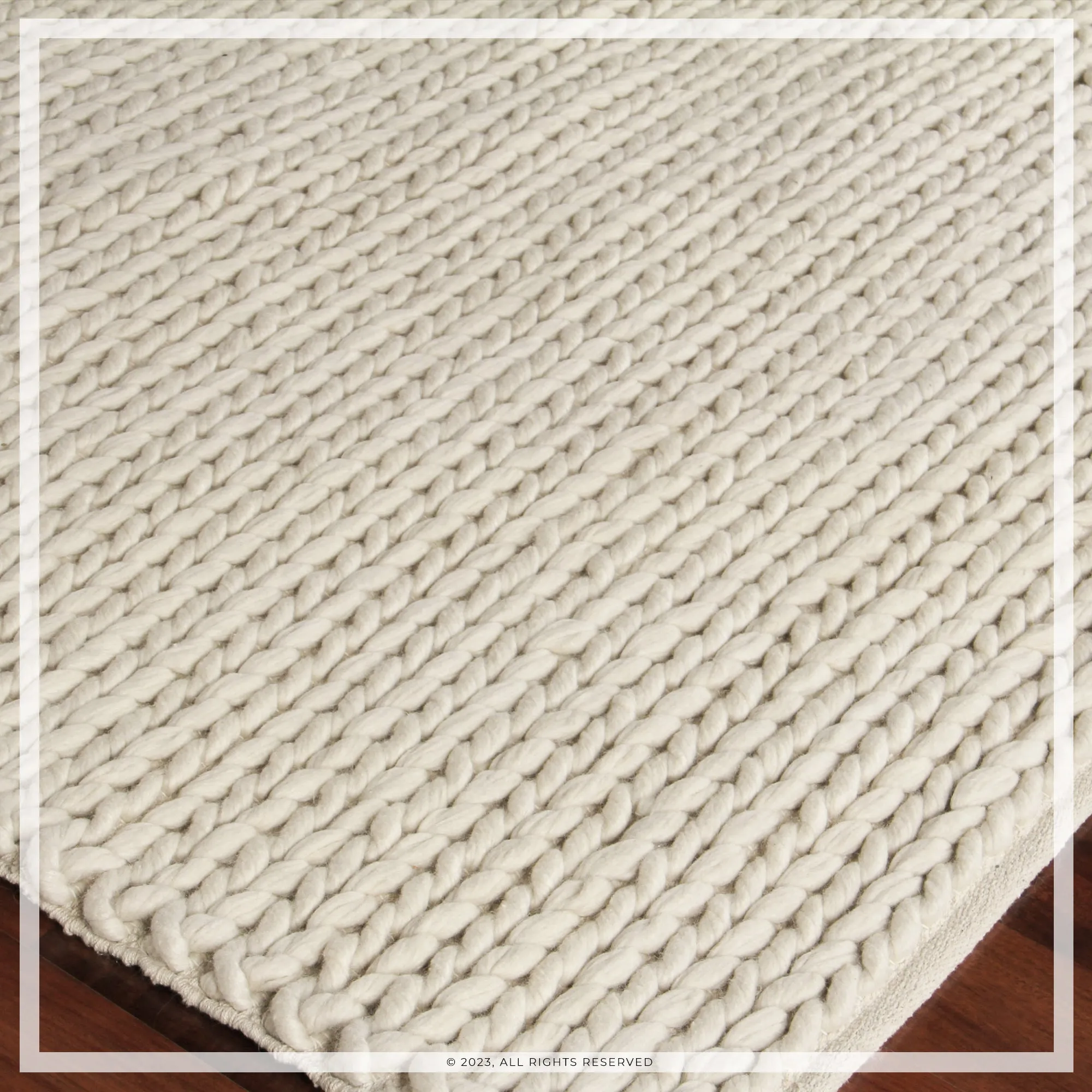 UER0102 Luxury Braided Natural and Synthetic Blend Plush-Pile Rug